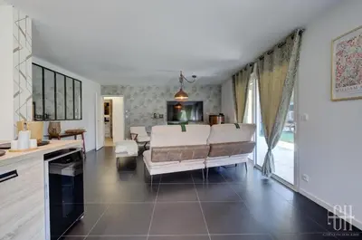 Cuisine ou kitchenette dans l'établissement Maison Familiale au coeur de la Touraine - Jardin