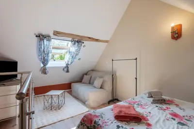 Un ou plusieurs lits dans un hébergement de l'établissement Gite de la Ferme du Château 2 - Studio Climatisé