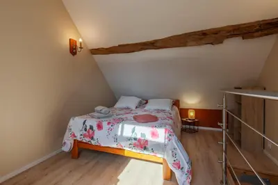 Un ou plusieurs lits dans un hébergement de l'établissement Gite de la Ferme du Château 2 - Studio Climatisé