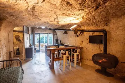 Coin salon dans l'établissement Le Cavernacle