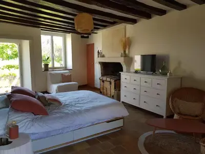 Un ou plusieurs lits dans un hébergement de l'établissement Le Clos Julo - Studio cosy à la campagne avec piscine