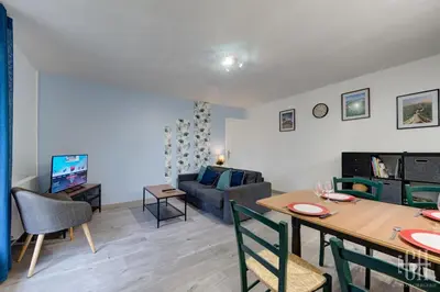 Télévision ou salle de divertissement dans l'établissement Appartement Confort - Centre Ville - Balcon - Wifi