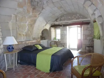 Un ou plusieurs lits dans un hébergement de l'établissement Gite troglodyte LA ROCHE D'ETIAU en Anjou