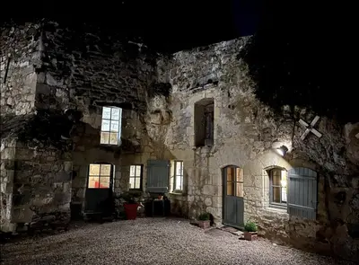 Plan de l'établissement Gite troglodyte LA ROCHE D'ETIAU en Anjou