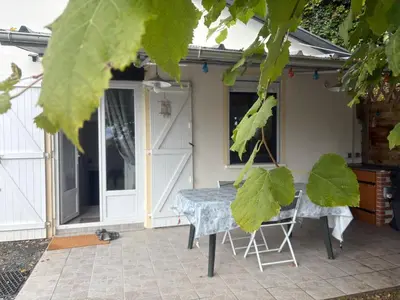 Jardin de l'établissement Gîte troglodytique typique et cosy pour escapade paisible - FR-1-410-484