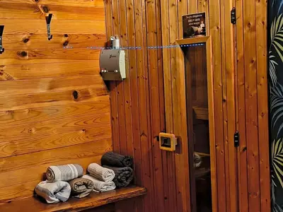Plan de l'établissement Gîte chaleureux pour 4 pers avec piscine chauffée et bien-être - FR-1-410-483