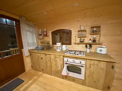 Cuisine ou kitchenette dans l'établissement La champ être