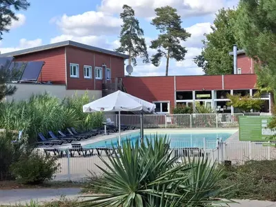 Piscine de l'établissement Cottage Le Vau 2, draps fournis, piscine ou située à proximité