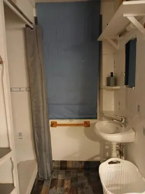 Salle de bains dans l'établissement Maisonnette