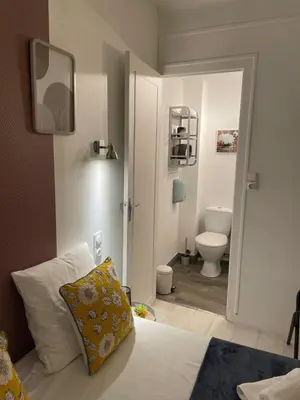 Salle de bains dans l'établissement Le logis Katia