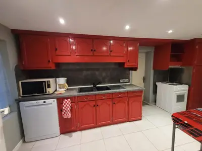Cuisine ou kitchenette dans l'établissement Gite chez Matos maison entière avec 3 chambres et grande cour pour animaux admis