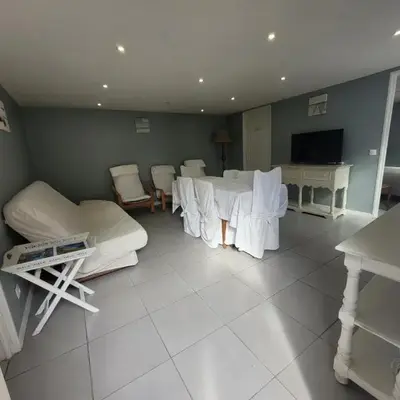 Gite chez Matos maison entière avec 3 chambres et grande cour pour animaux admis