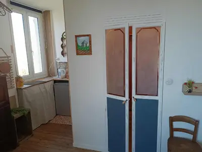 Cuisine ou kitchenette dans l'établissement L'Escale Au coin de la rue