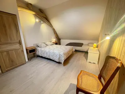 Un ou plusieurs lits dans un hébergement de l'établissement Gîte à Manthelan : Confort et Charme, Jardin, Wi-Fi - FR-1-381-639
