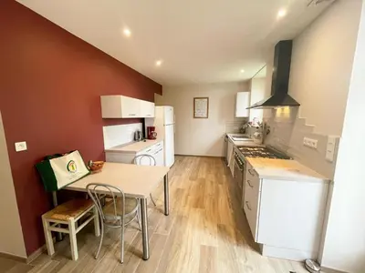 Cuisine ou kitchenette dans l'établissement Gîte à Manthelan : Confort et Charme, Jardin, Wi-Fi - FR-1-381-639