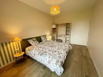 Un ou plusieurs lits dans un hébergement de l'établissement Gîte à Manthelan : Confort et Charme, Jardin, Wi-Fi - FR-1-381-639