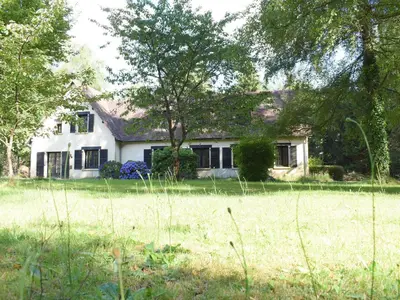 Jardin de l'établissement Gîte calme et paisible en forêt, idéal pour famille et amis - FR-1-410-486