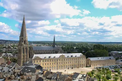 Vue générale sur Vendôme ou vue de la ville depuis l'appartement