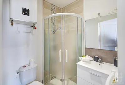 Salle de bains dans l'établissement Studio - Plein Coeur du Centre Ville - Wifi