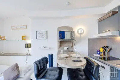 Cuisine ou kitchenette dans l'établissement Studio - Plein Coeur du Centre Ville - Wifi