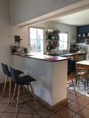 Cuisine ou kitchenette dans l'établissement Jolie maison provençale