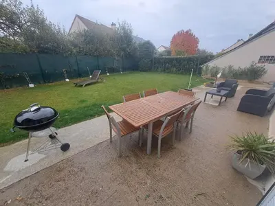 Jardin de l'établissement Maison rénovée avec jardin 2 chambres 2 SDB proche centre 135M