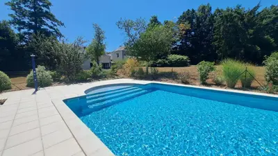 Piscine de l'établissement Le Moulin de Touvois 15p Bourgueil piscine ou située à proximité
