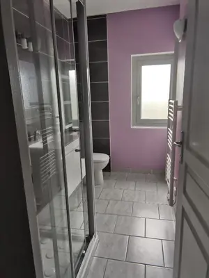 Salle de bains dans l'établissement Maison familiale Chinon