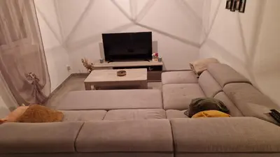 Télévision ou salle de divertissement dans l'établissement Maison 2 chambres proche circuit 24h et toutes commodités