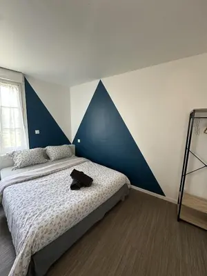Un ou plusieurs lits dans un hébergement de l'établissement Gîte de 7 chambres à 10 min des 24H du Mans
