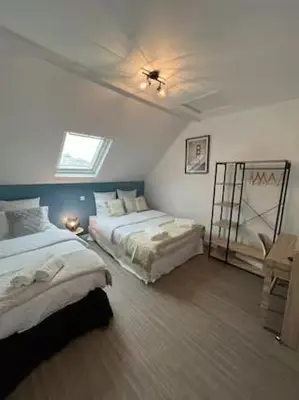 Un ou plusieurs lits dans un hébergement de l'établissement Gîte de 7 chambres à 10 min des 24H du Mans