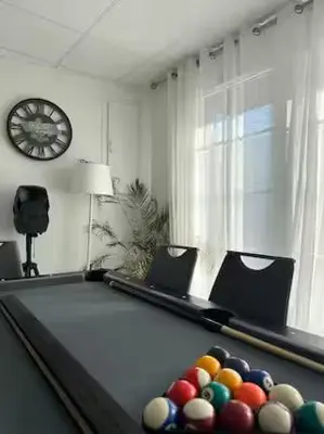 Billard dans l'établissement Gîte de 7 chambres à 10 min des 24H du Mans