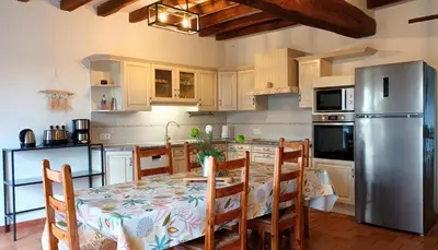 Cuisine ou kitchenette dans l'établissement Gîte 4-8 pers - Gennes-Val-de-Loire