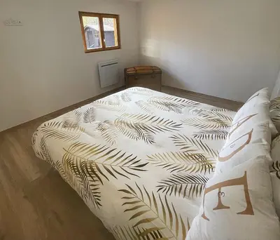 Un ou plusieurs lits dans un hébergement de l'établissement Le chalet de Jade en Sologne - Châteaux et Zoo de Beauval