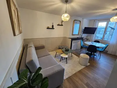Télévision ou salle de divertissement dans l'établissement Le Lys de Tours