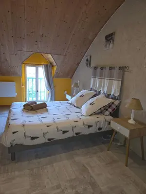 Un ou plusieurs lits dans un hébergement de l'établissement La tanière du loup