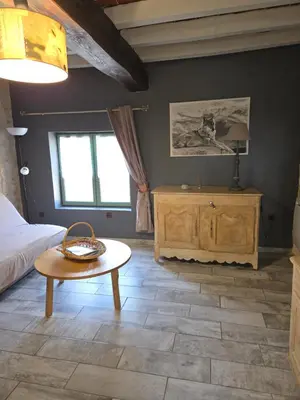 Coin salon dans l'établissement La tanière du loup