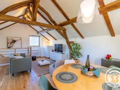 Télévision ou salle de divertissement dans l'établissement Gîte confortable à la campagne, 2 chambres, vue dégagée - FR-1-622-118