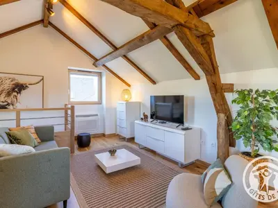Télévision ou salle de divertissement dans l'établissement Gîte confortable à la campagne, 2 chambres, vue dégagée - FR-1-622-118