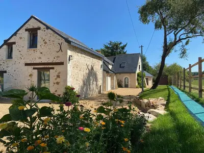 Jardin de l'établissement Gîte confortable à la campagne, 2 chambres, vue dégagée - FR-1-622-118