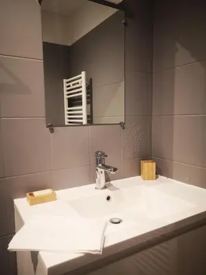 Salle de bains dans l'établissement Appartement semi-troglodytique