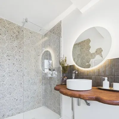 Salle de bains dans l'établissement Gîtes Atypiques Saumur - Gîtes *** - Spa & Balnéo