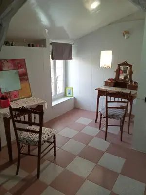 Coin salon dans l'établissement Les hirondelles
