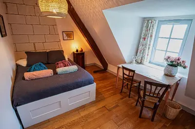 Un ou plusieurs lits dans un hébergement de l'établissement Gîte - Gué Léger - Nature & Spa - Jacuzzi, Sauna et Piscine chauffée - 15 pers