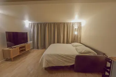 Télévision ou salle de divertissement dans l'établissement Le clos des tirons