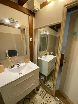 Salle de bains dans l'établissement Le Terrier family gîte, 12 people
