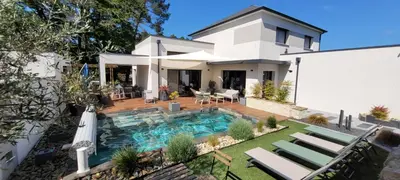 Piscine de l'établissement Maison 10 personnes 24h du Mans ou située à proximité