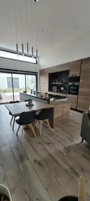 Cuisine ou kitchenette dans l'établissement Maison 10 personnes 24h du Mans