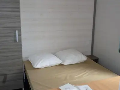 Un ou plusieurs lits dans un hébergement de l'établissement Chalet confortable avec terrasse - 6 pers. - API-1-52-1110