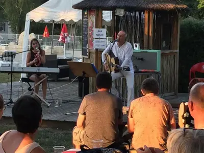 Clients de l'établissement Mobil home spacieux avec terrasse à Luynes pour 7 personnes - API-1-52-1149